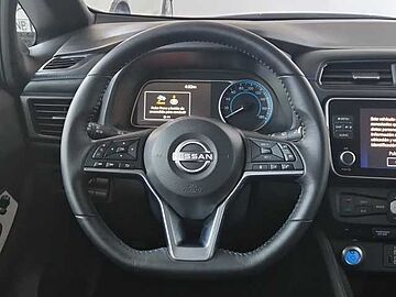 Nissan Leaf 40KWH N-CONNECTA 40KWH 150 5P Lunar White + Midnight Black